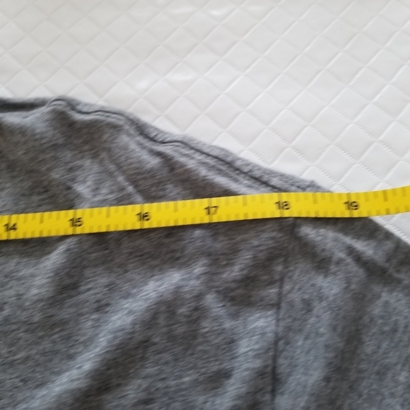 Lot Of 2 Pumas Graphic T-Shirt Mens XL. Puma All Over B&W . And Gray Solid - Picture 9 of 12